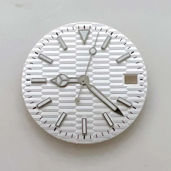 S0c9fa2fa69dc4dd7bc70586760f005a05.webp Cadran à reliefs NH35A 28.5mm